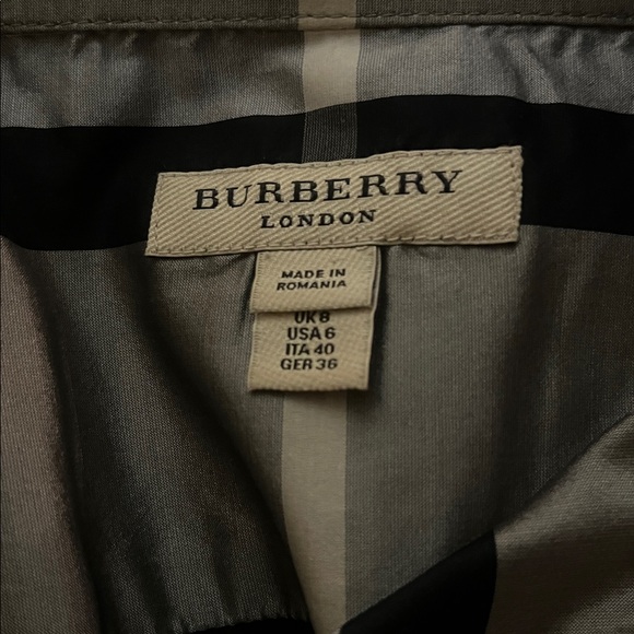 BURBERRY TRADITIONAL PLAID GREY BLACK WHITE PATTERN SLEEVELESS BUTTON DOWN (6) - Picture 6 of 6